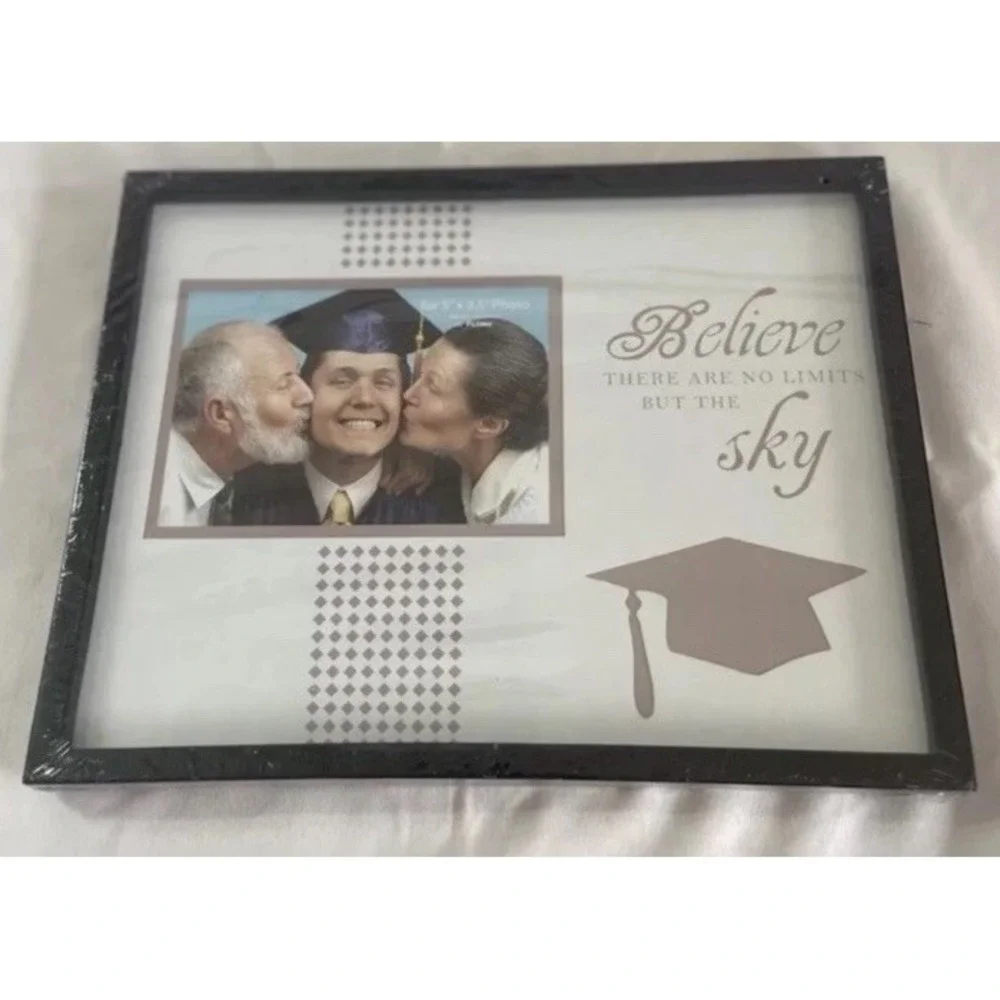 Flomo Graduation Photo Frame Believe Sky‎ Cap 8x10  for 4x6